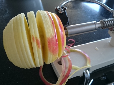 Apfelschaelmaschine